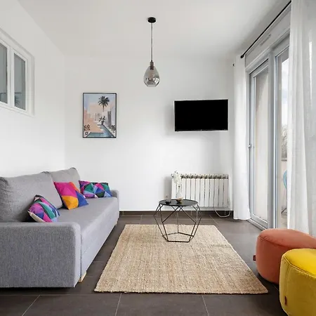 Lyon Cite-la Passerelle Avec Balcon-caluire Apartment *